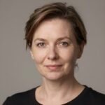 Профессиональный портрет уверенного юриста по семейному праву компании Империя Права на нейтральном фоне